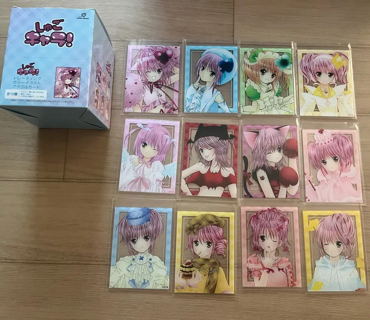 Bulk) trading acrylic cards of the characters 