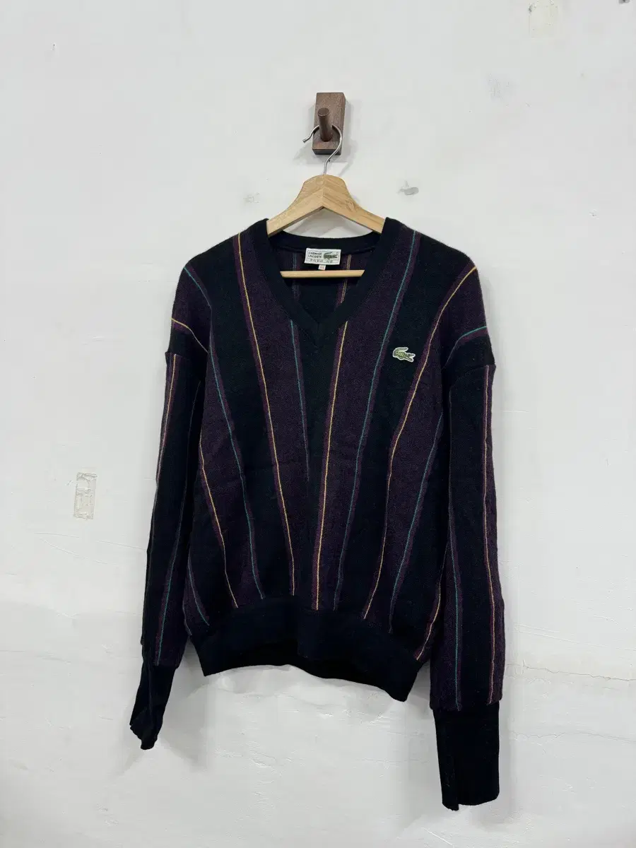 (105)Lacoste 80s Sequin V-neck knit