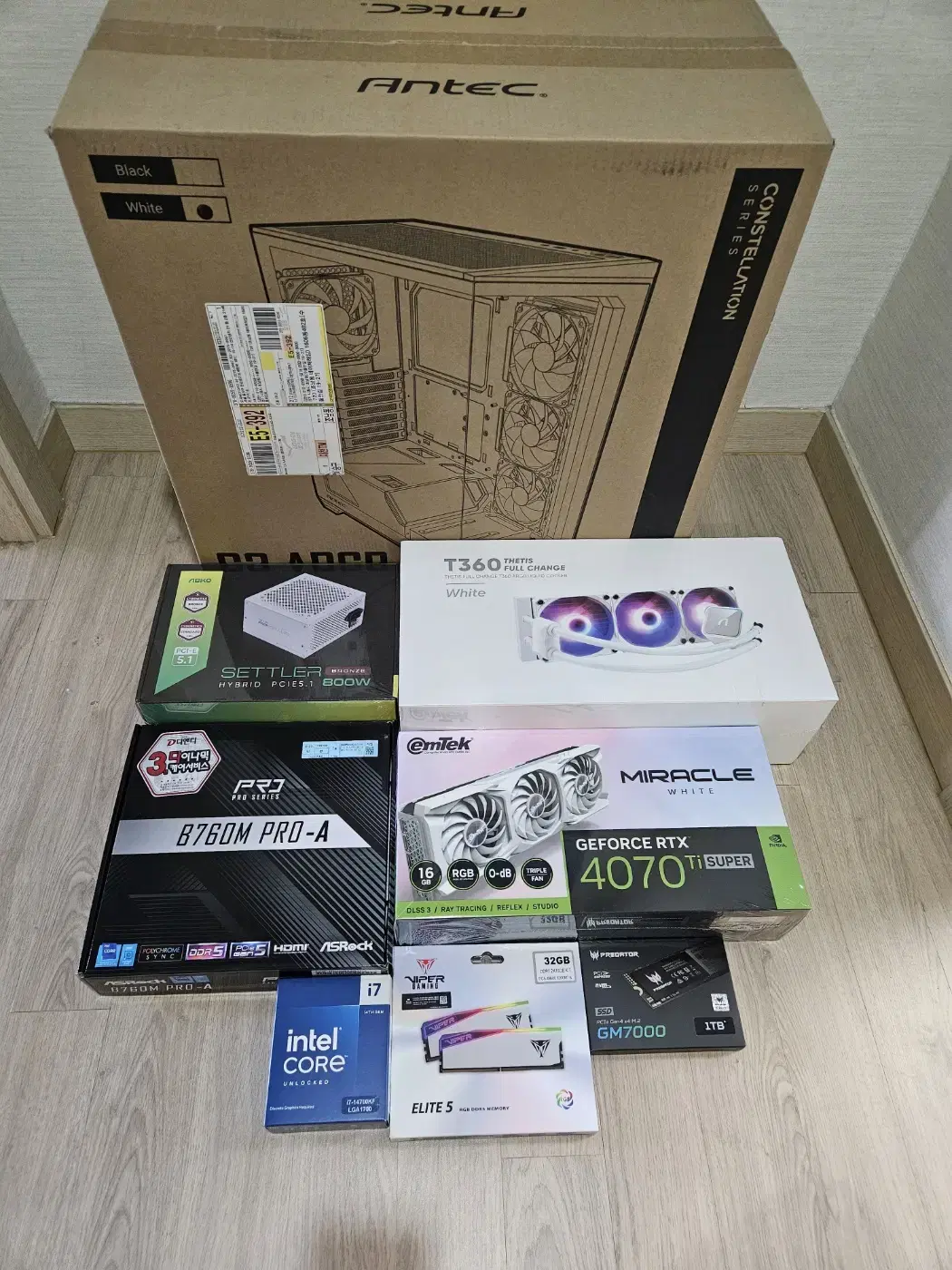 (화이트)14700K 램32G 1테라 이엠텍4070Ti SUPER 수냉!