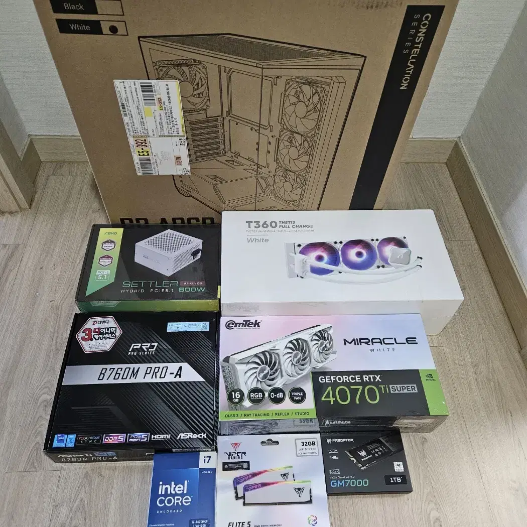 (화이트)14700K 램32G 1테라 이엠텍4070Ti SUPER 수냉!