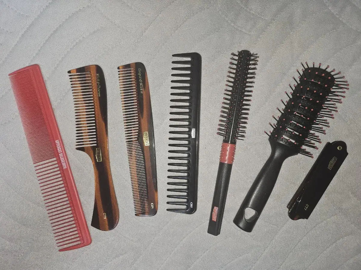 7 Uppercut Deluxe Combs