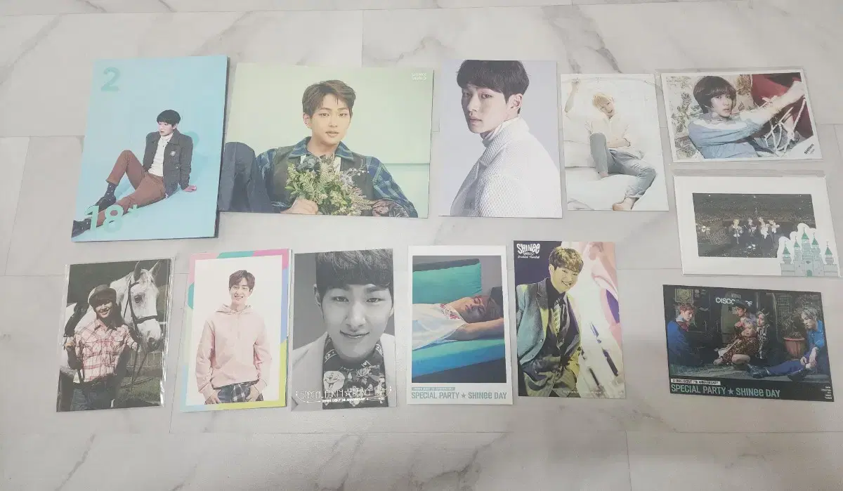 Shinee group and onew official postcard wts !