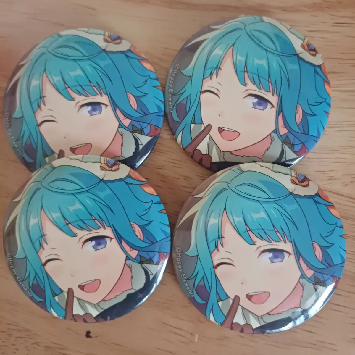 I'm selling 4 Ensemble Stars Hajime can badges bulk 