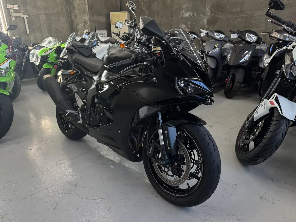 24년식 가와사키 ZX-6R (3,354km) 많은 튜닝 확인하세요 !