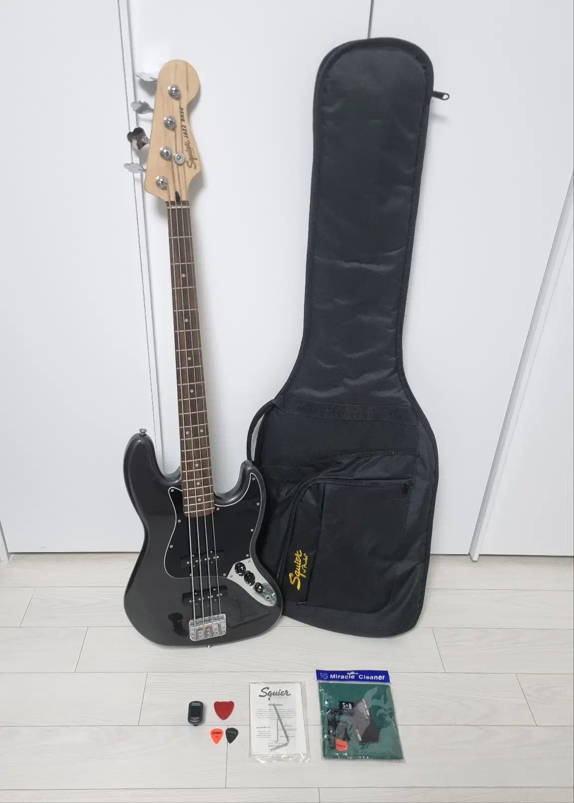 Squier Affinity Jazz Bass (스콰이어 재즈 베이스)