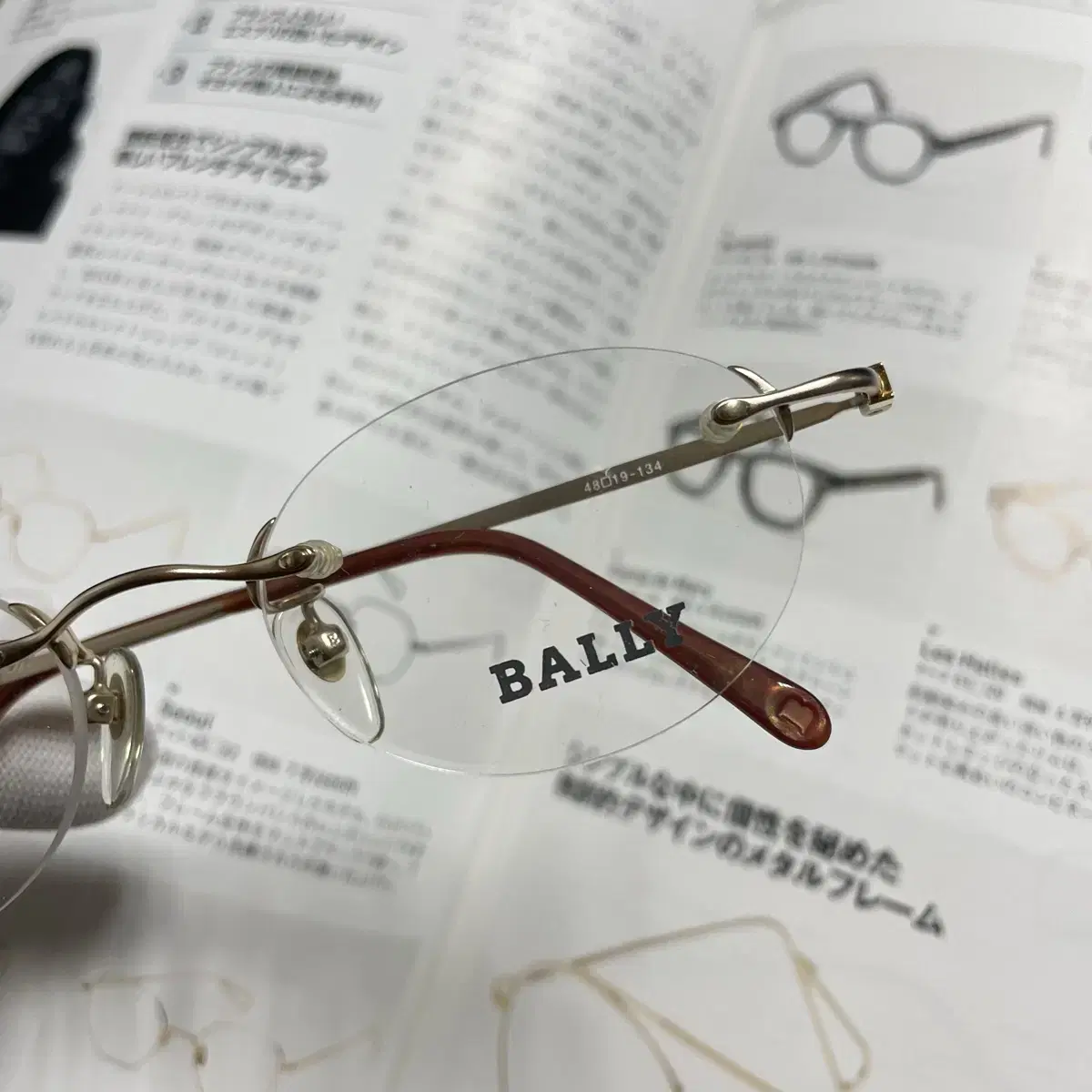 BALLY 발리 무광 골드 무테 티타늄 48사이즈