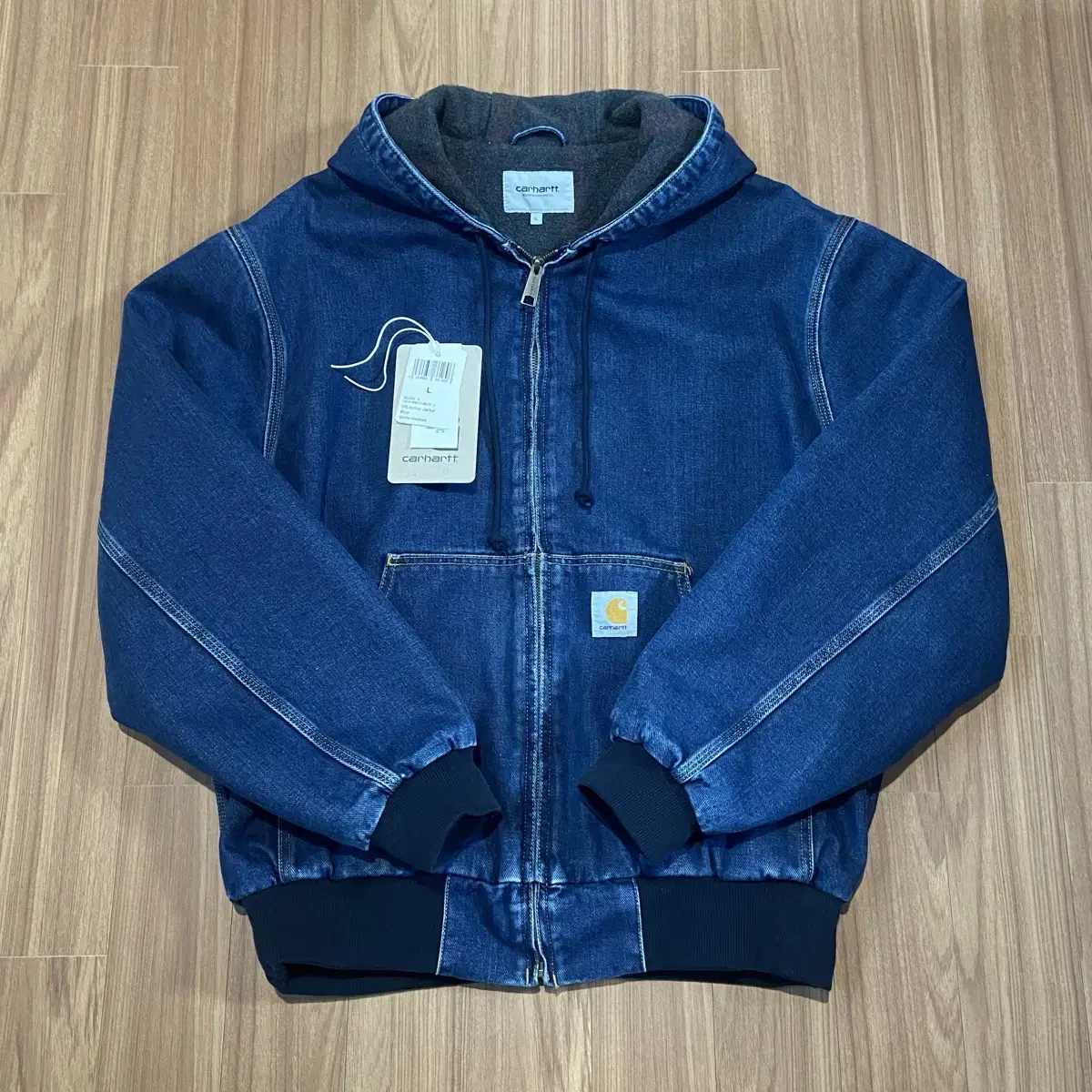 I'm selling the Calhart WIP OG Active Jacket bloo stone washed.