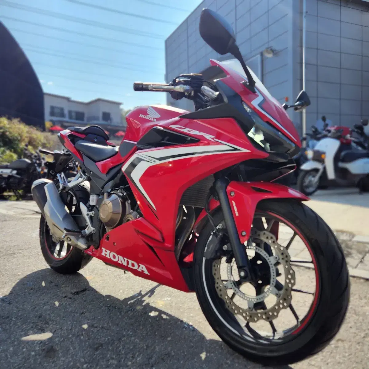 cbr500r 21년식 1만8천키로 깔끔한외관,깔금한셋팅 판매합니다.