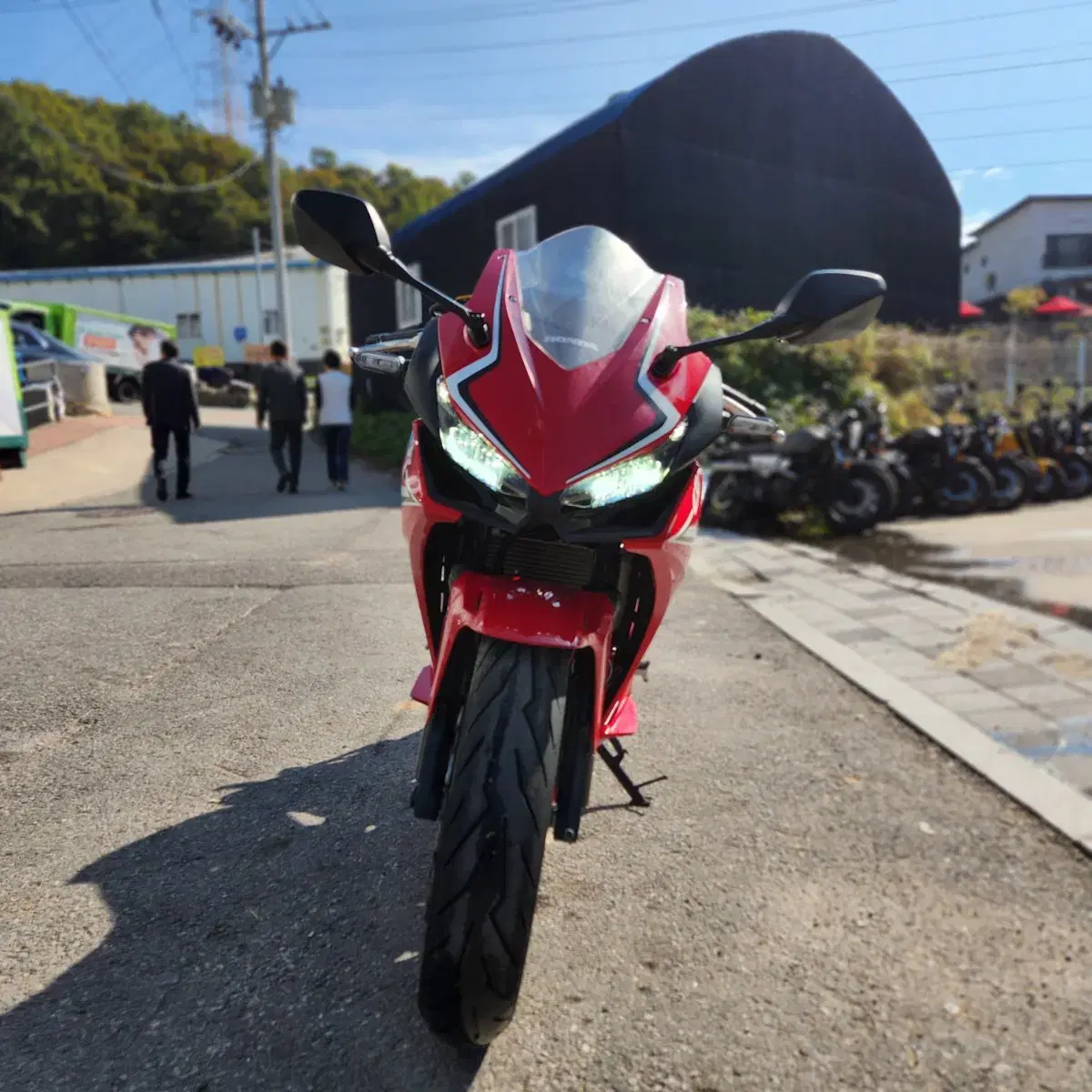 cbr500r 21년식 1만8천키로 깔끔한외관,깔금한셋팅 판매합니다.