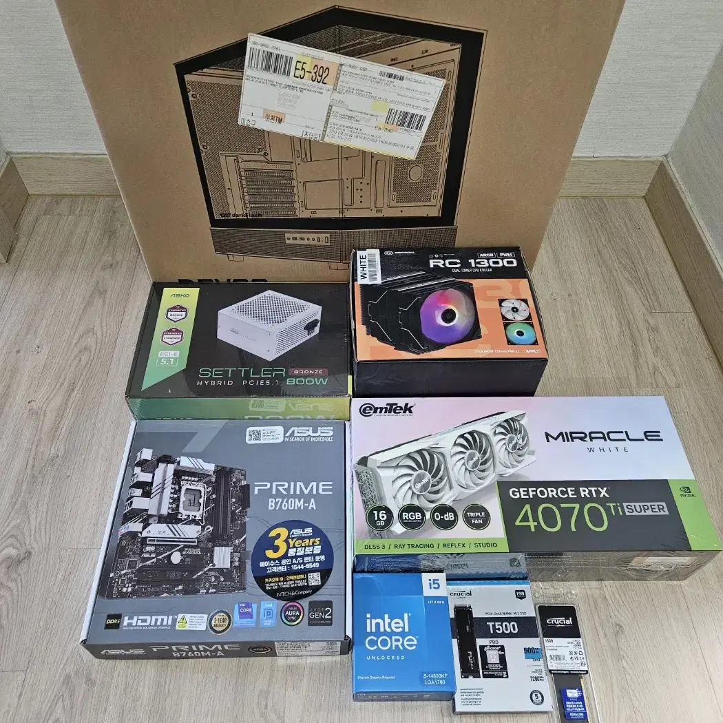 (화이트)14600k b760 이엠텍4070ti super 신품본체!~