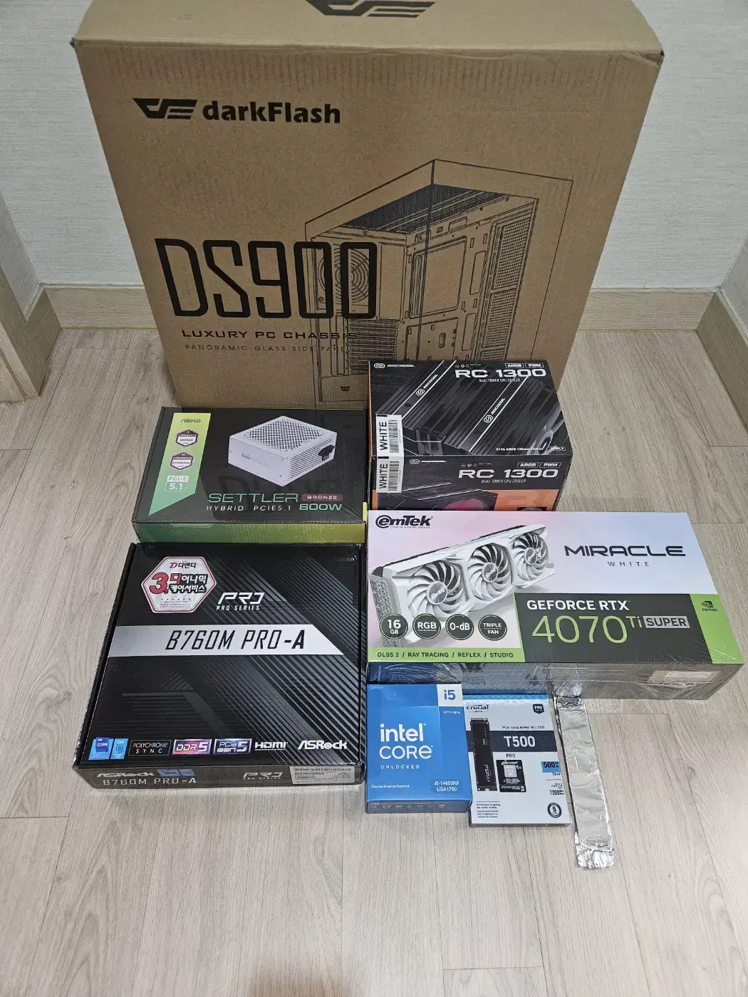 (화이트)14600k b760 이엠텍4070ti super 신품본체!~