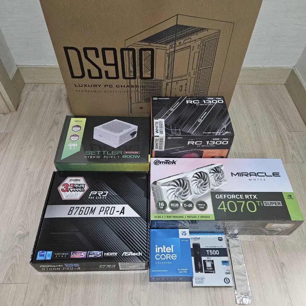 (화이트)14600k B760 이엠텍4070Ti SUPER 신품본체!~