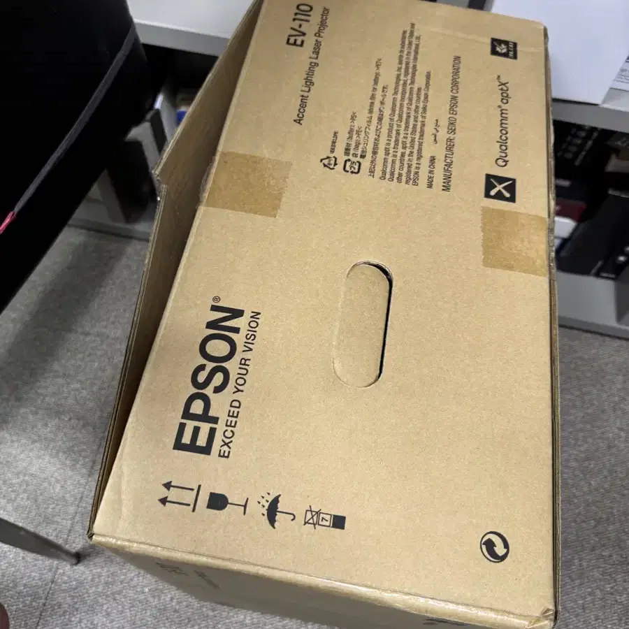 epson ev-110 프로젝터 입니다