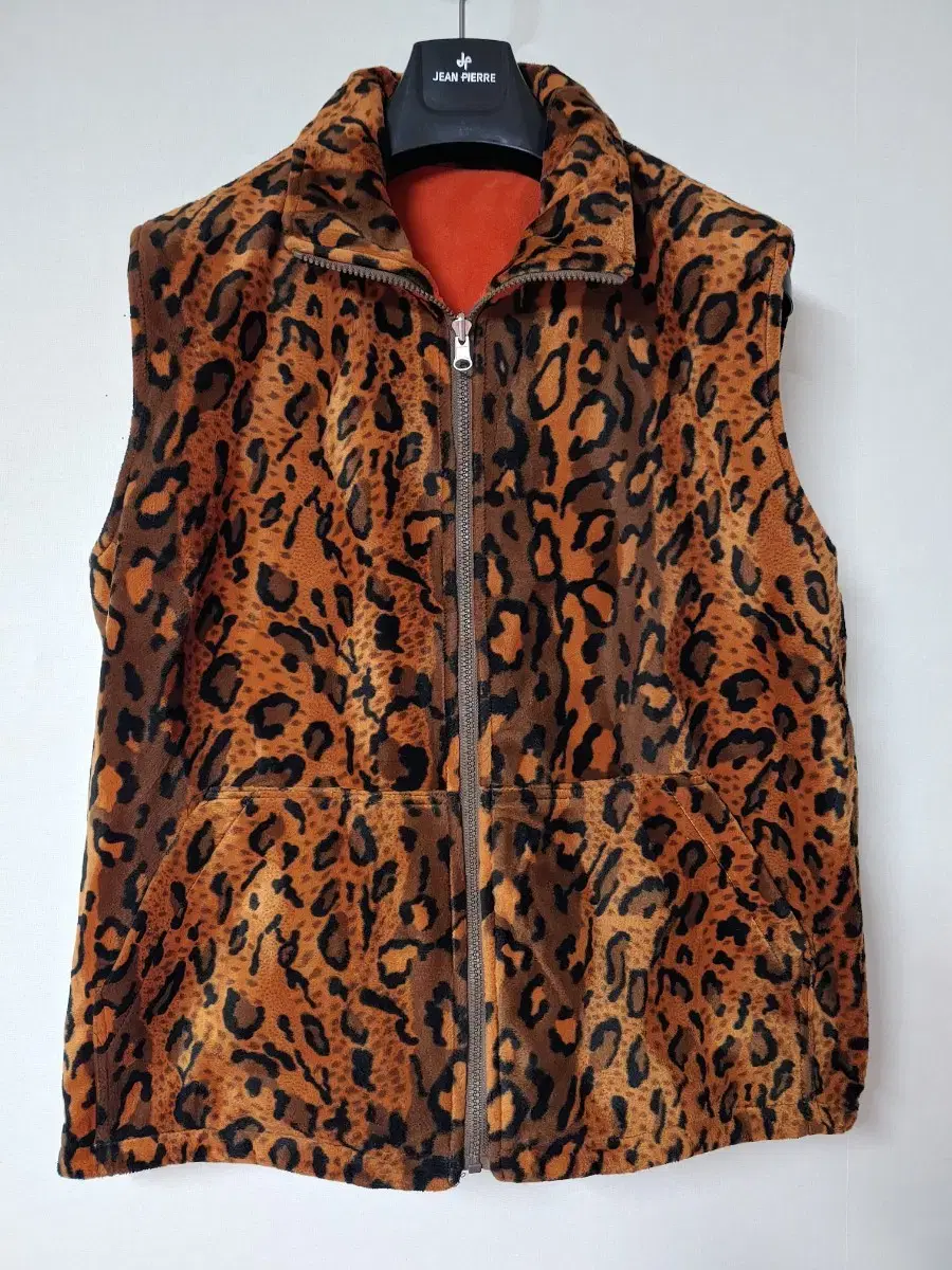 Leopard Print Vest100