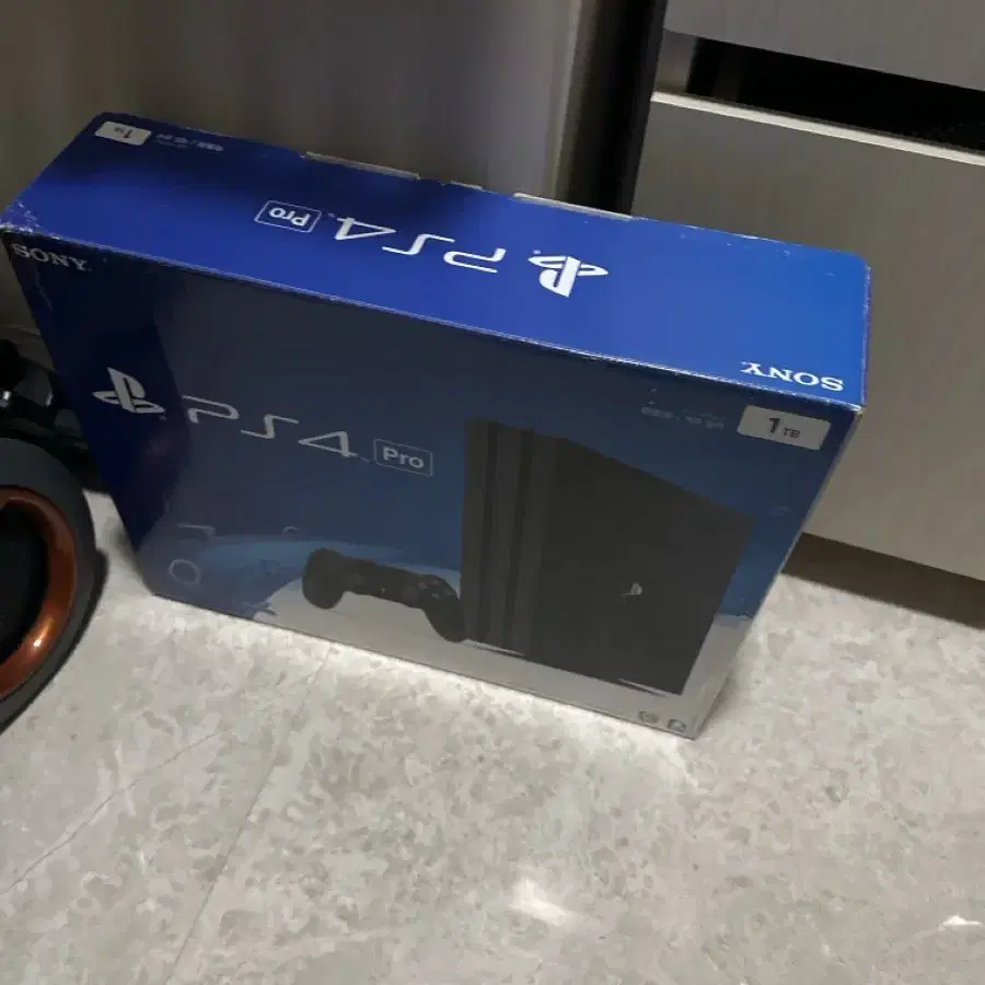 Ps4 pro 2tb 9.0 컨트롤러 2개