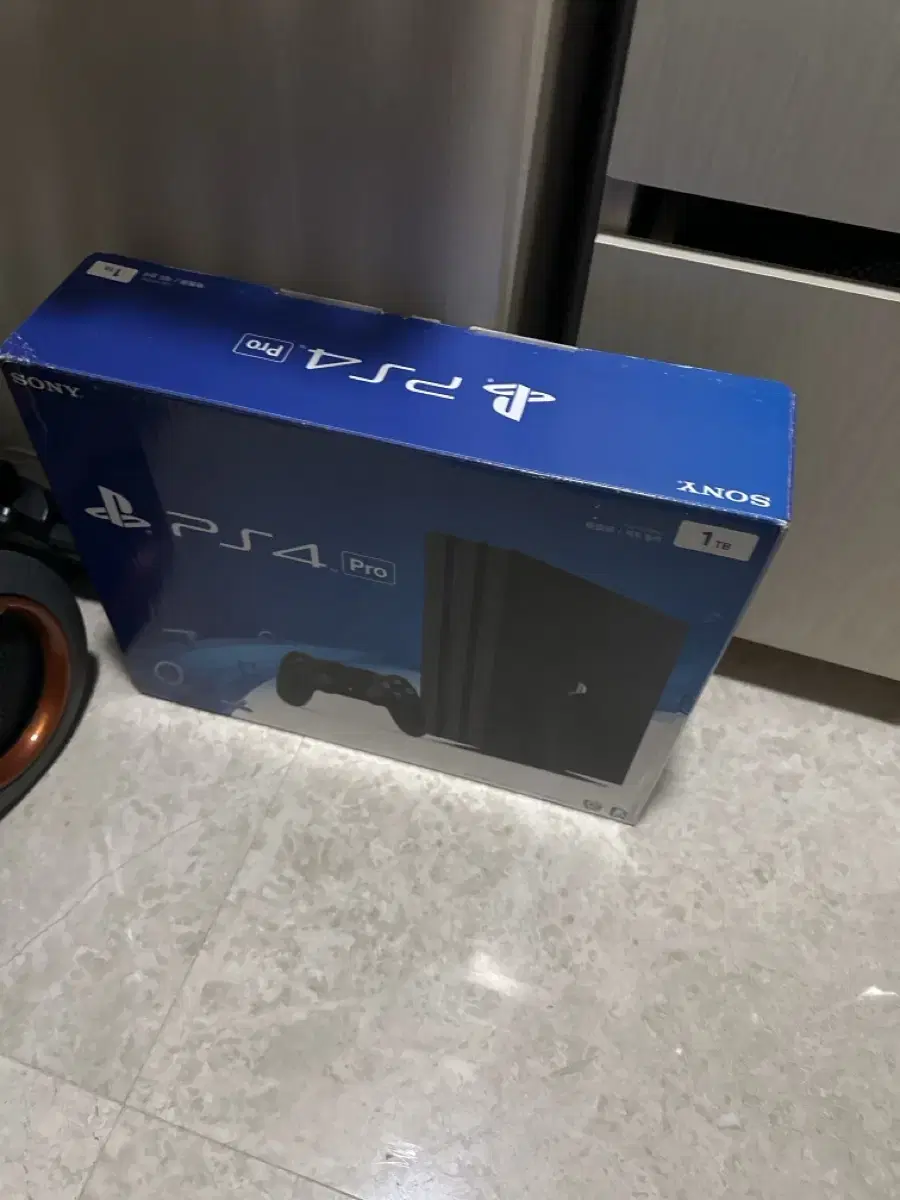 Ps4 pro 2tb 9.0 컨트롤러 2개