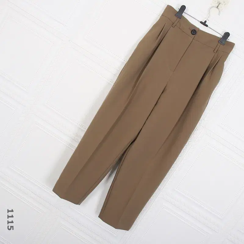 New, never used Zara Women's XS Pin Tuck Slacks