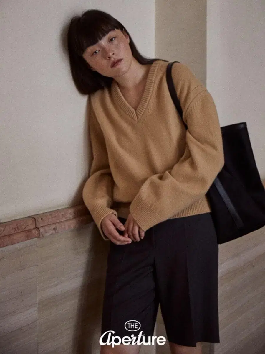 (새상품) 디애퍼처 Basic V Neck Sweater Beige