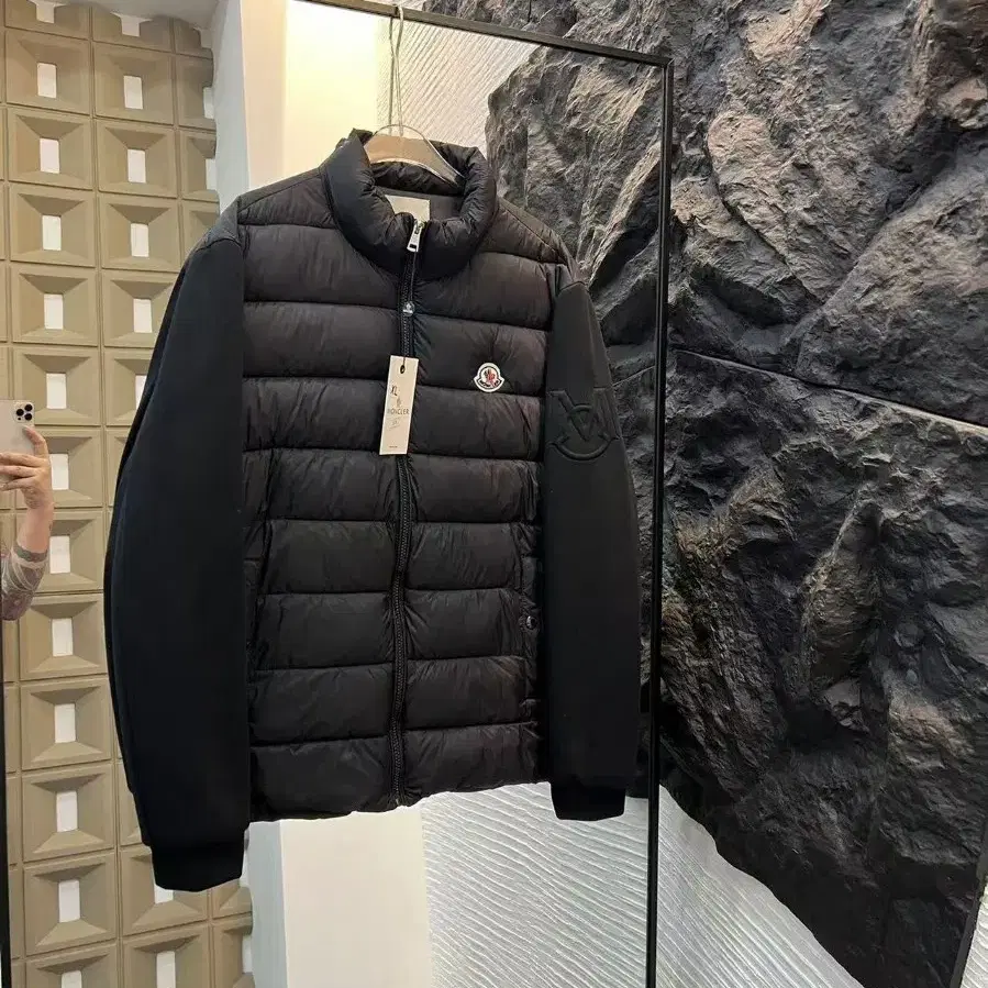 Moncler 신상 프리 머시피 다운 재킷{XL사이즈}