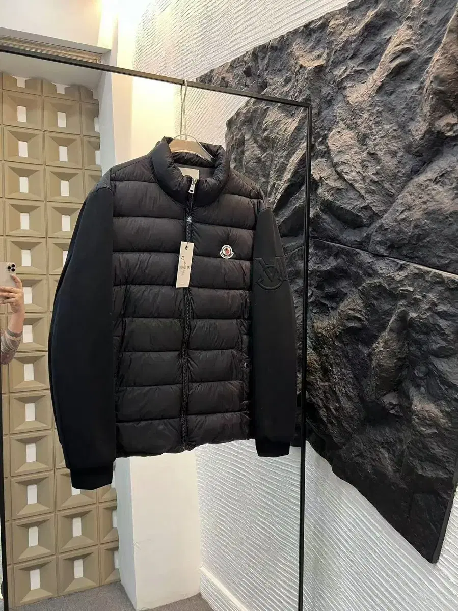 Moncler 신상 프리 머시피 다운 재킷{XL사이즈}