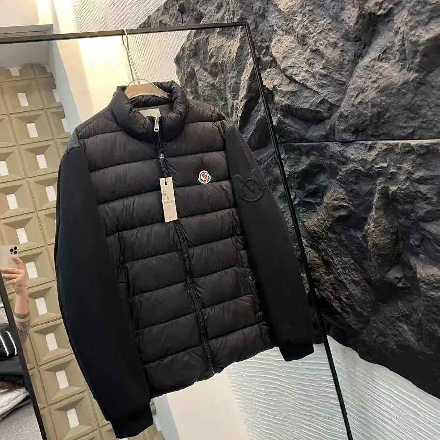 Moncler 신상 프리 머시피 다운 재킷{XL사이즈}