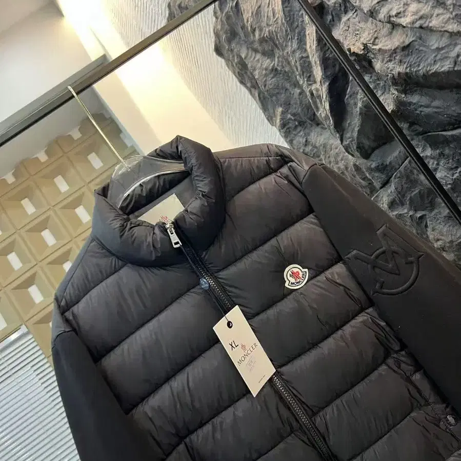 Moncler 신상 프리 머시피 다운 재킷{XL사이즈}