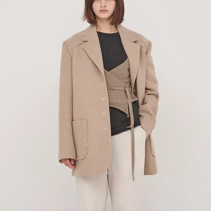 마뗑킴 자켓 RAW CUTTING COAT JACKET IN BEIGE