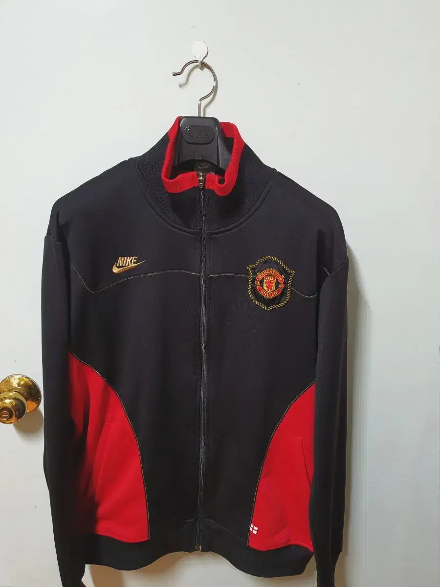 Nike Man Utd Jersey Rare Old School Track Top (Men's XL)