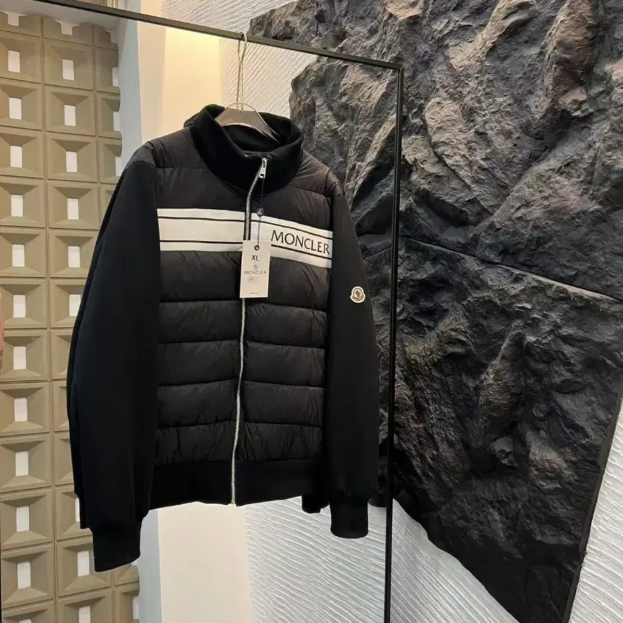 Moncler 신상 프리 머시피 다운 재킷{XL사이즈}