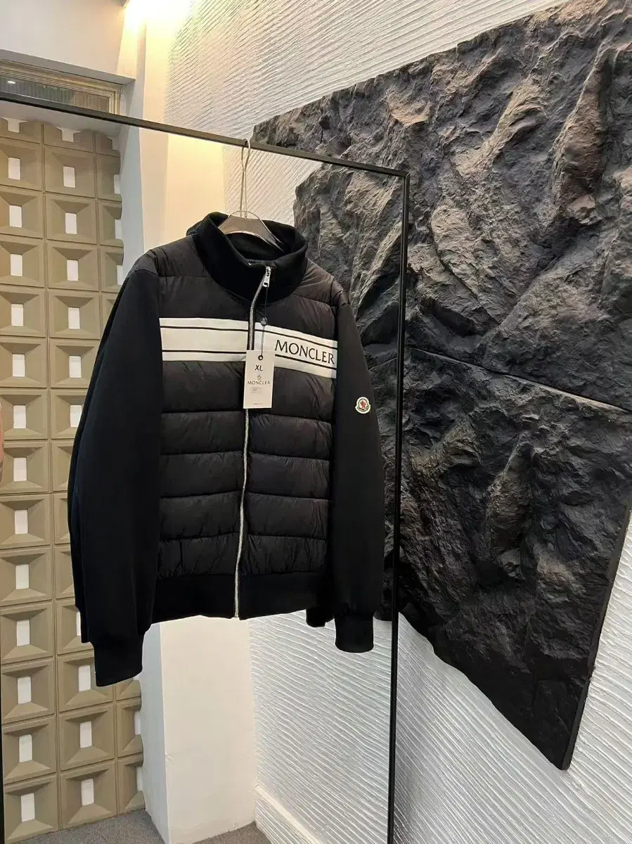 Moncler 신상 프리 머시피 다운 재킷{XL사이즈}