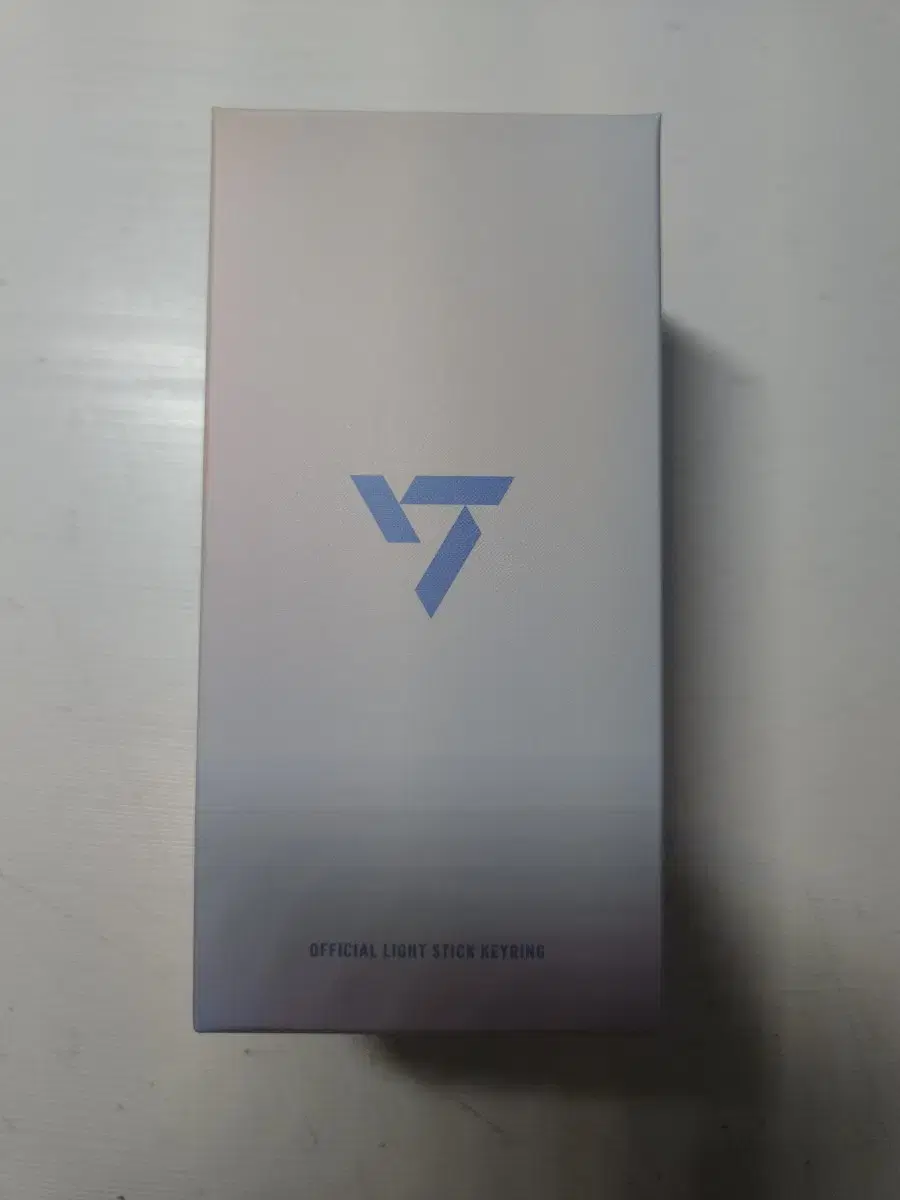 Official Seventeen Mini Carat Bong