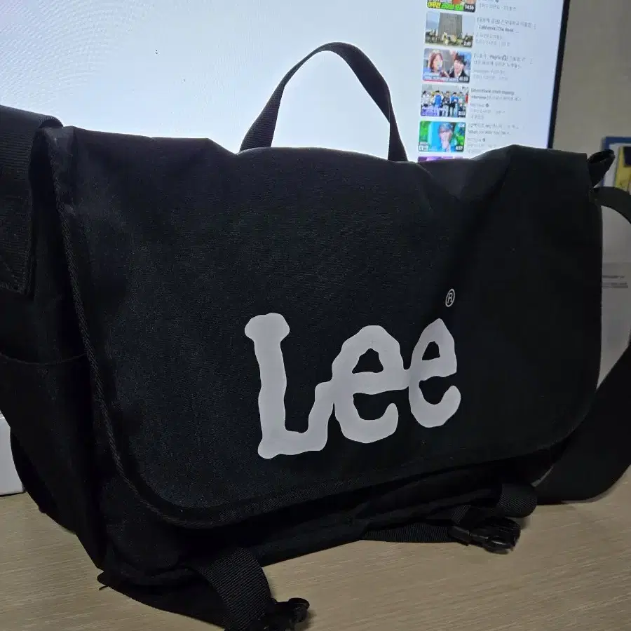 LEE 리 크로스 백