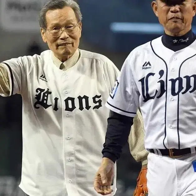 마제스틱 SEIBU LIONS 전신후쿠오카 니시테츠 라이온즈