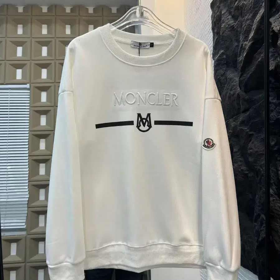 Moncler 순면 크루넥 화이트 기모 맨투맨{M사이즈}