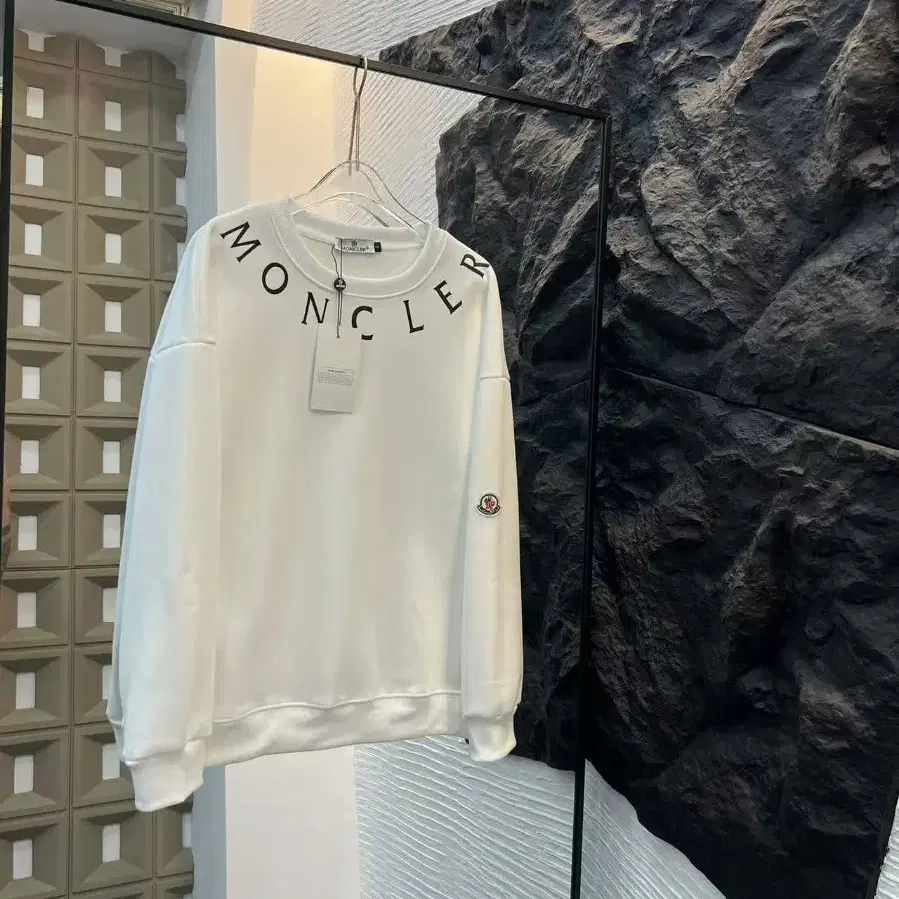 Moncler 순면 크루넥 화이트 기모 맨투맨{M사이즈}