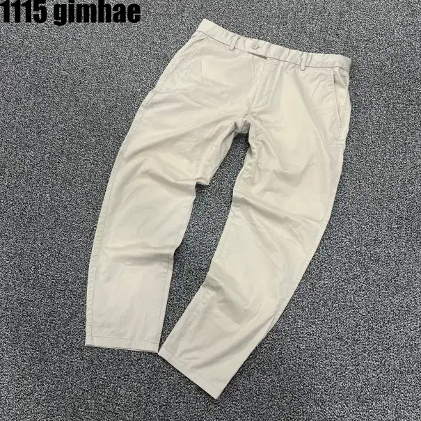 33 Lacoste chino pants