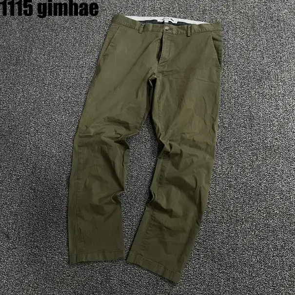 33 Lacoste chino pants