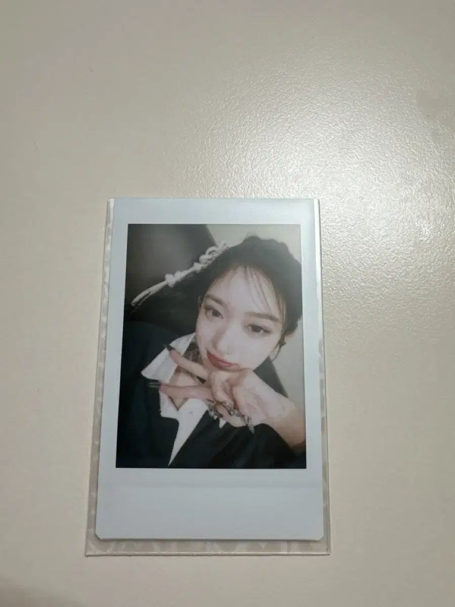 ive tower record polaroid leeseo