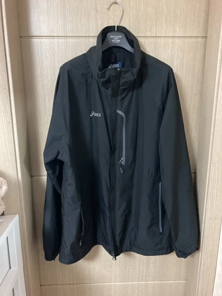 Asics Men's Windbreaker Jacket 105