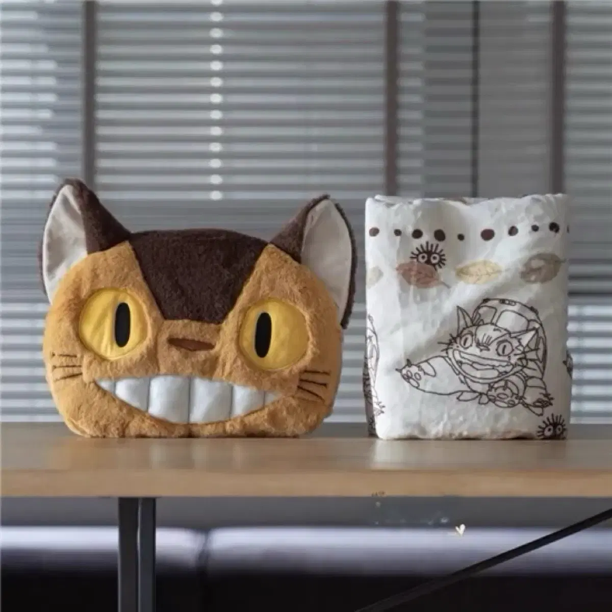 [BOOK]Neighborhood Totoro Cat Bus Blanket + Cushion Ghibli