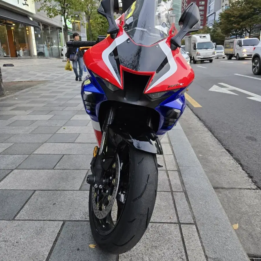 2021 cbr1000rr-r 노멀 판매합니다