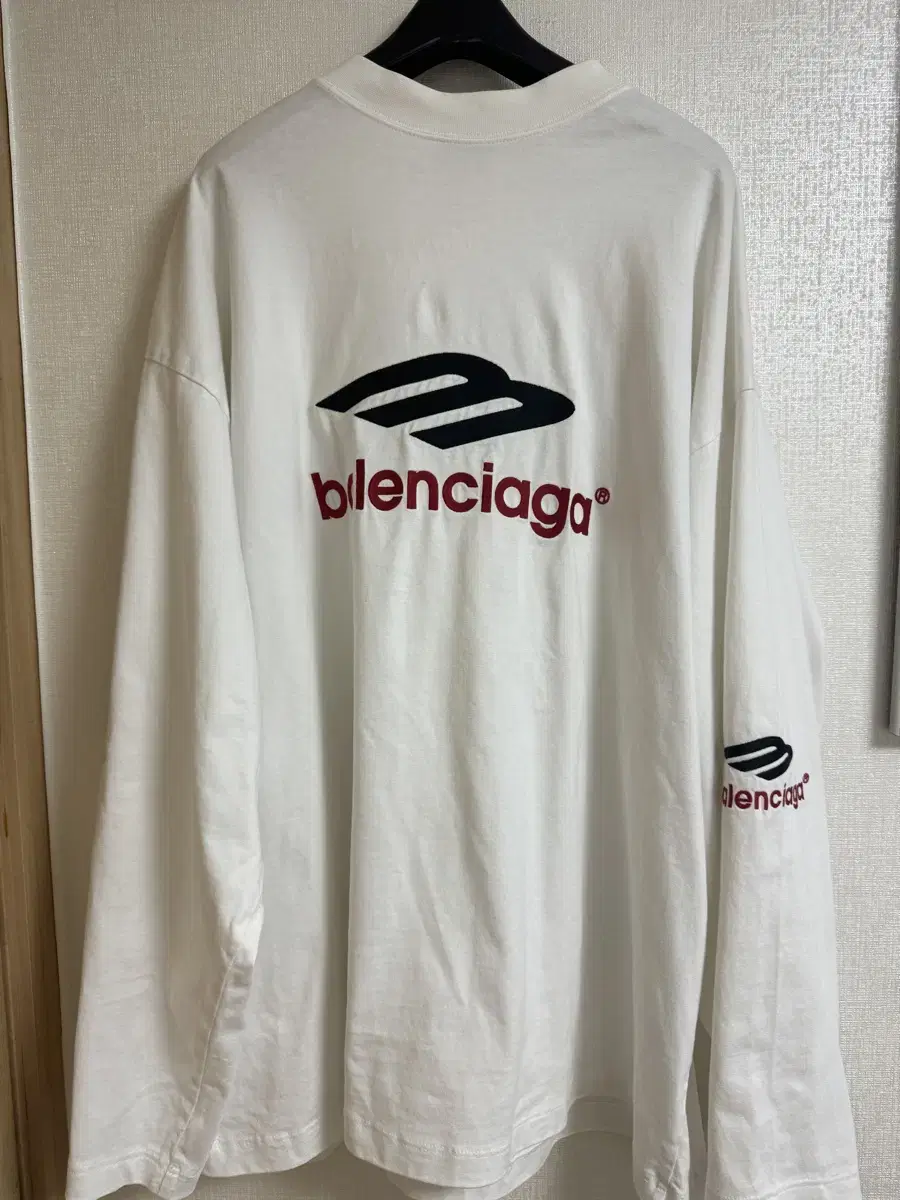 Balenciaga Longsleeves 105