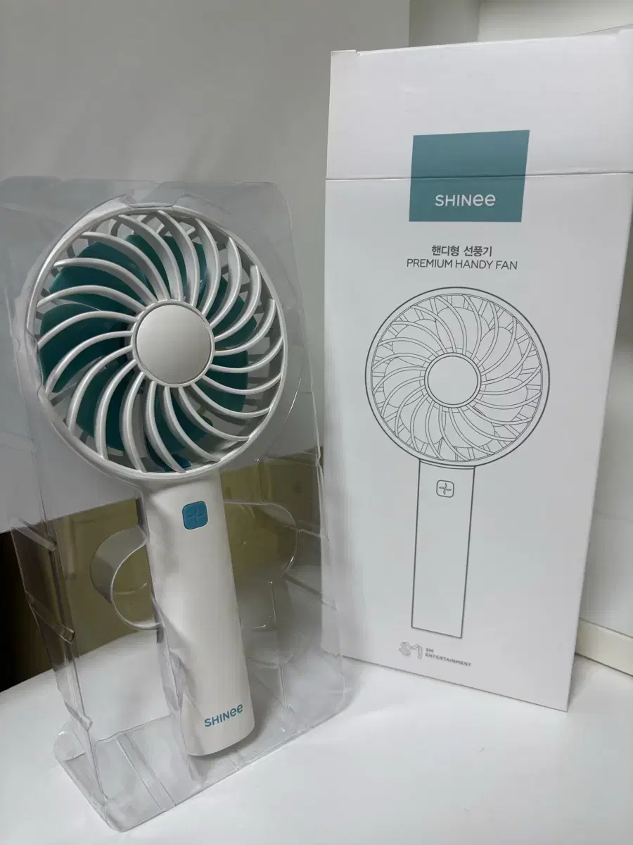 Shinee Mini Fan wts