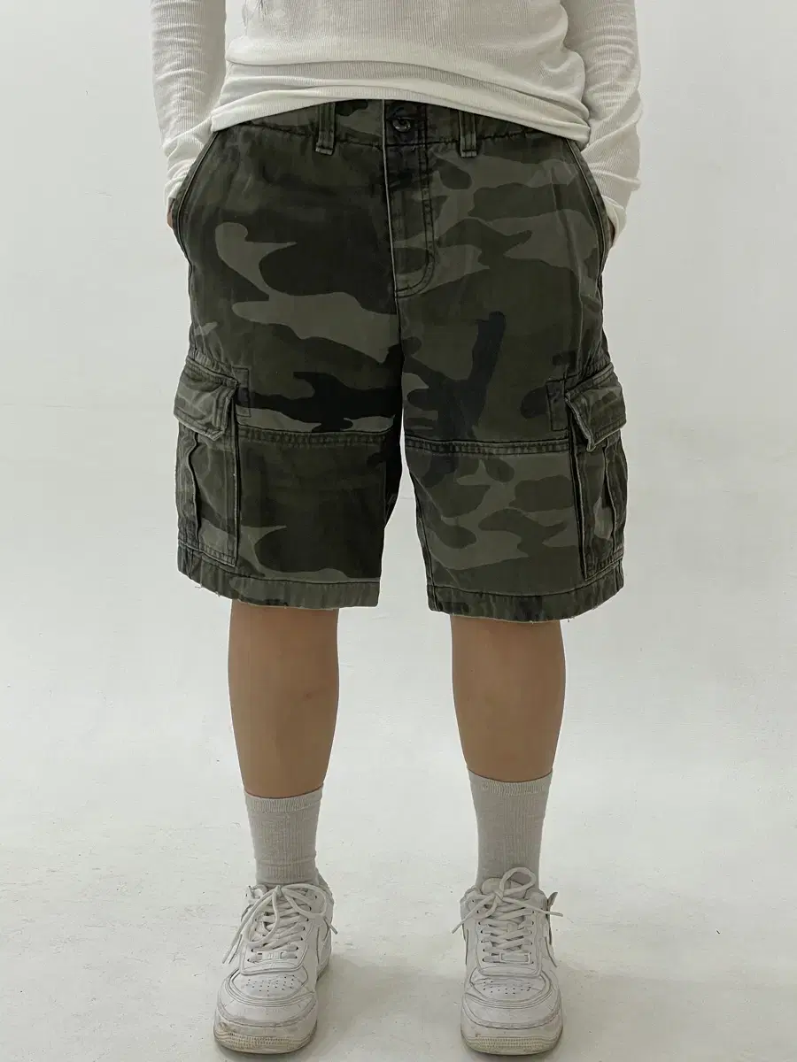 Abercrombie & Fitch Camo Cargo Vahn Size 28