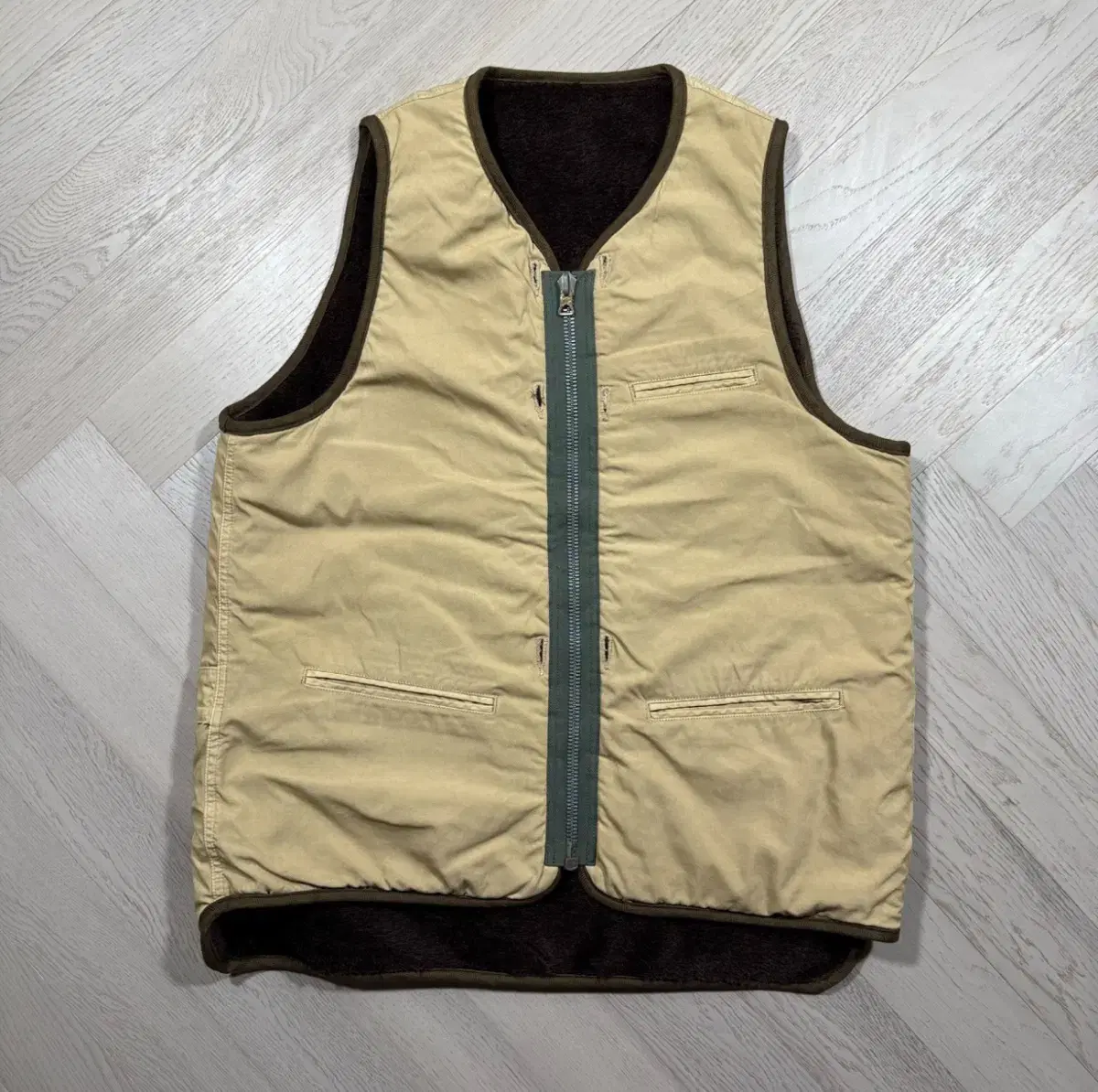 [4]비즈빔20AW 컨뎁 아이리스 라이너 Iris liner vest