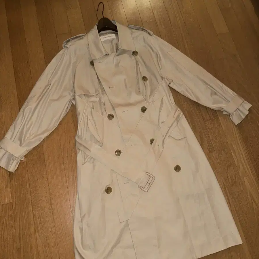 더 뮤지엄 비지터 트렌치 코트 Kunst Trench Coat