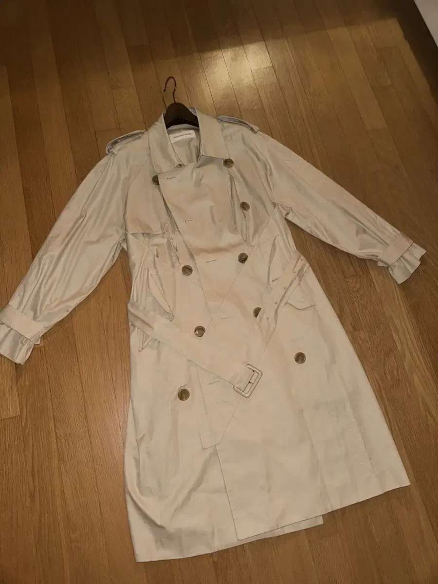 더 뮤지엄 비지터 트렌치 코트 Kunst Trench Coat