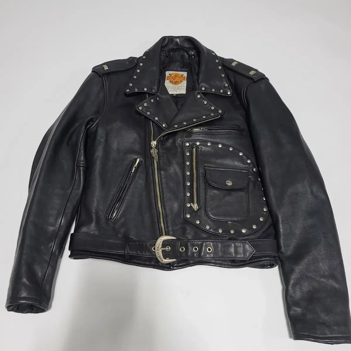 Harley-Davidson leather jacket[40].