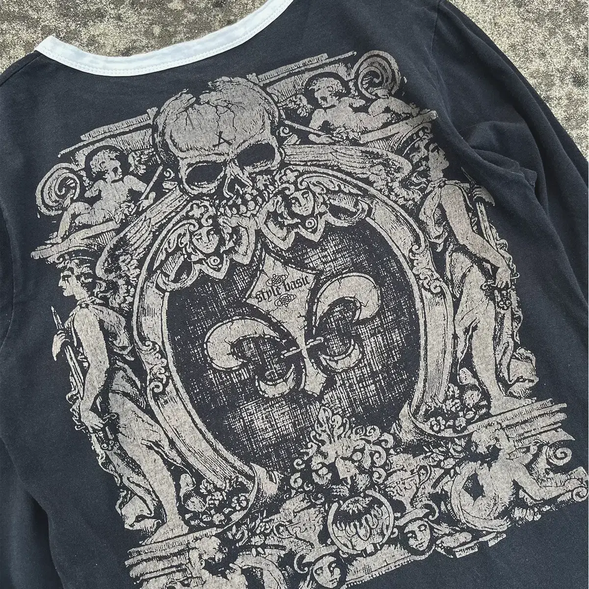 BACK SKULL GRAPHIC T