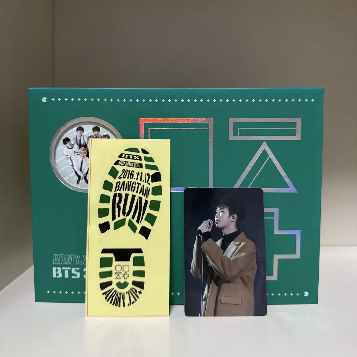 3 bangtans fanmeeting w/ DVD photocard, muster sticker 